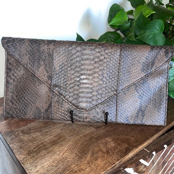 Urban Expressions Brown Vegan Snakeskin Print Envelope Clutch Handbag Evening - Picture 1 of 5